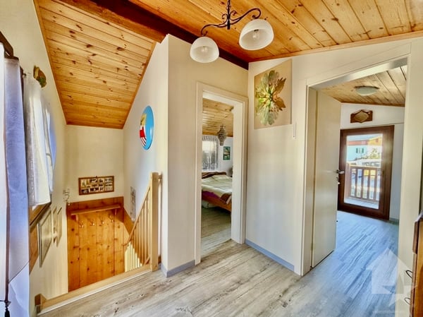 Joli petit chalet plein de charme avec parking et studio indépendant ! 10