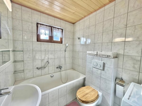 Joli petit chalet plein de charme avec parking et studio indépendant ! 13