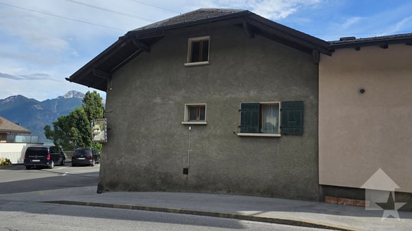 Maison villageoise jumelée à rénover entièrement