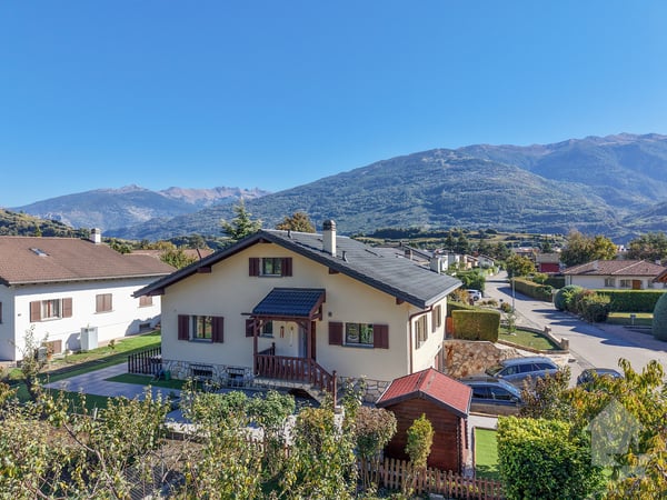 Maison villageoise de 7.5 pièces rénové, grand jardin et terrasses 3