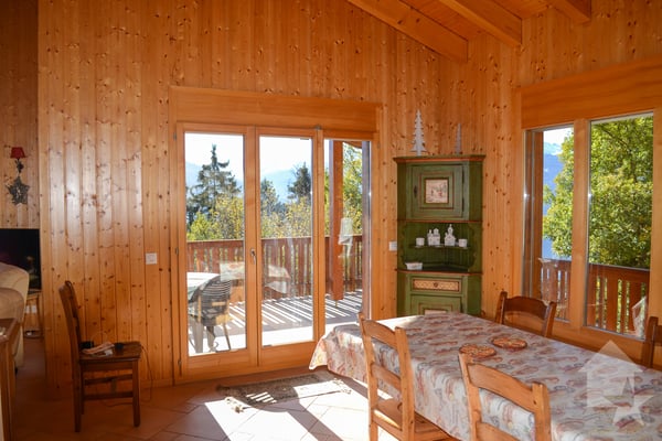 Magnifique chalet de standing de 5.5 pièces, 174 m², vue sur les Alpes 3
