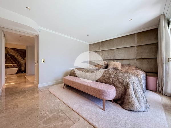 Luxueuse propriété de 6 chambres - piscine et salle de sport 8