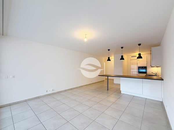 Appartement spacieux, traversant et lumineux de 5 pièces, 3 chambres! 2