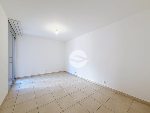 Appartement spacieux, traversant et lumineux de 5 pièces, 3 chambres! 4