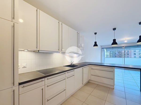 Appartement spacieux, traversant et lumineux de 5 pièces, 3 chambres! 3