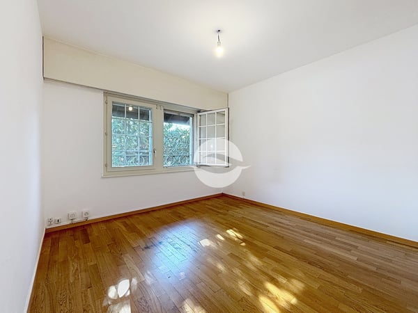 Superbe villa jumelle de standing de 7.5 p. avec bouée d'amarrage 8