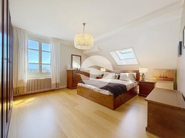 Maison de charme avec annexe et jardin arboré 13