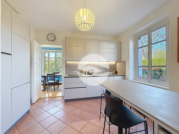 Maison de charme avec annexe et jardin arboré 3