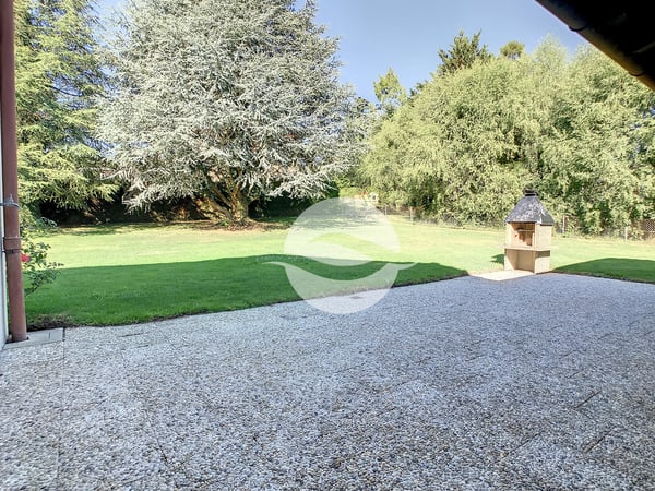Maison individuelle avec magnifique jardin arboré 4