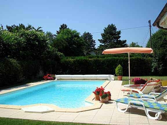 Superbe villa rénovée avec piscine et jardin 13