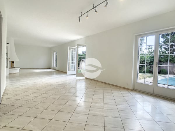 Superbe villa rénovée avec piscine et jardin 2