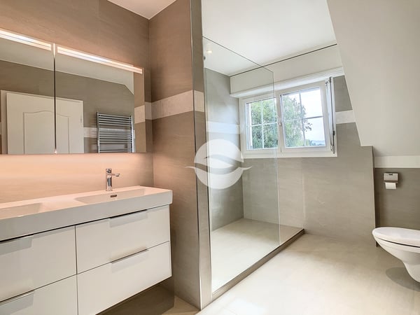 Superbe villa rénovée avec piscine et jardin 8
