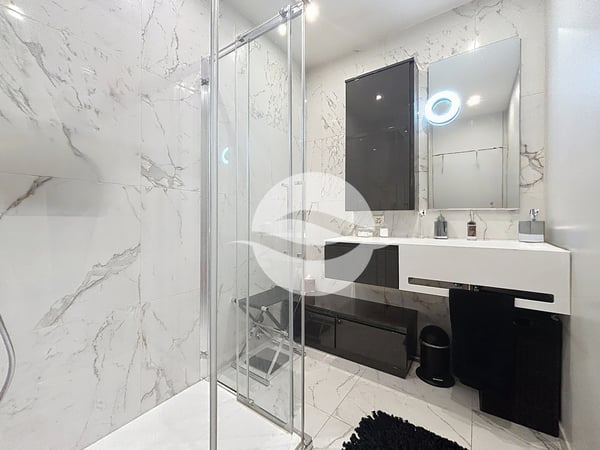 5 pièces rénové avec local en annexe 9