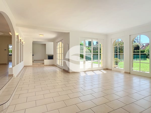 Magnifique villa avec piscine chauffée et jardin clôturé 3