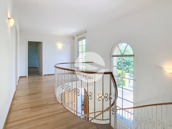 Magnifique villa avec piscine chauffée et jardin clôturé 8