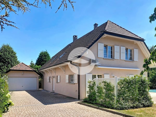 Superbe villa avec piscine, jardin et garage 1