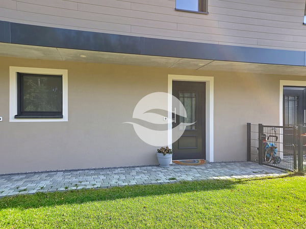 Élégant triplex contemporain avec balcon et jardin privatif 11