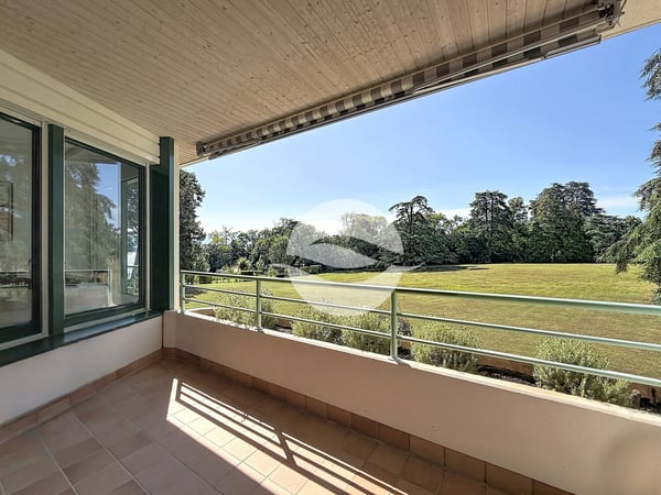 Duplex avec terrasse en toiture dans résidence proche du lac