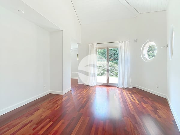 Superbe villa de 10,5 pièces + studio indépendant 13