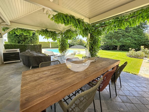 Superbe villa de 10,5 pièces + studio indépendant 5