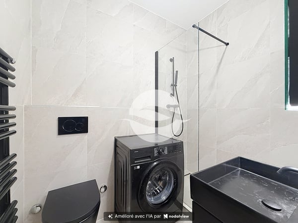 Très joli 2 pièces, piscine intérieure dans l'immeuble 4