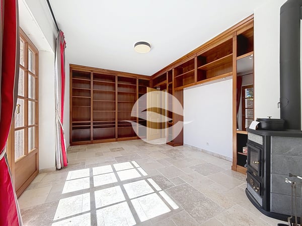 Propriété de 7,5 pièce + studio indépendant et garage 2