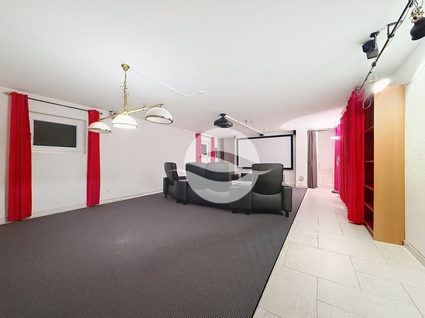 Propriété de 7,5 pièce + studio indépendant et garage 12