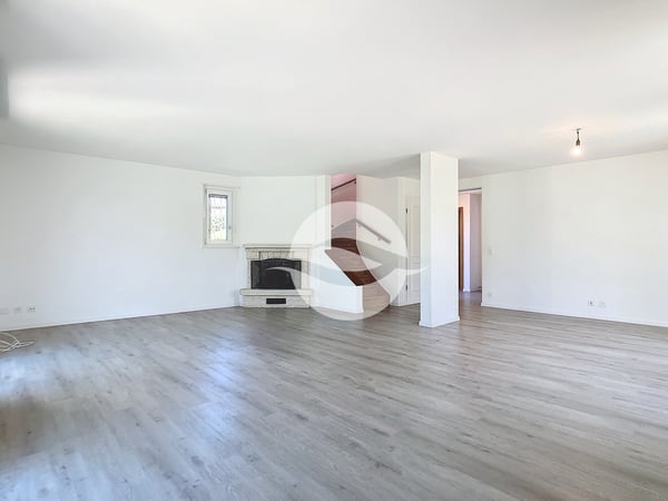 Jolie maison jumelle avec grand jardin 5