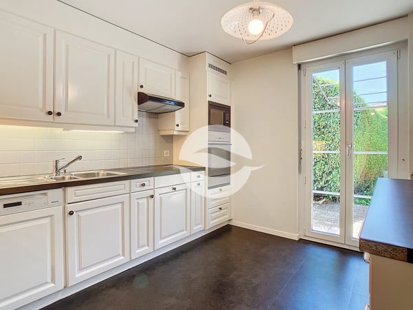 Jolie maison jumelle avec grand jardin 2