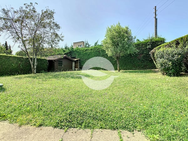 Jolie maison jumelle avec grand jardin 4