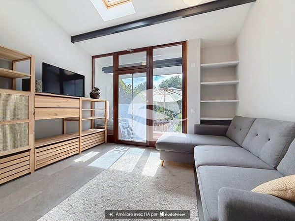 Jolie maisonnette avec jardin arboré 5