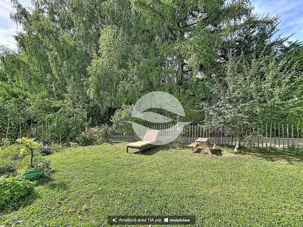 Jolie maisonnette avec jardin arboré 10