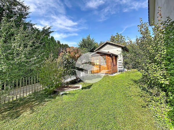 Jolie maisonnette avec jardin arboré 12