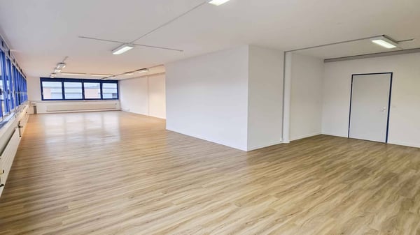Immeuble commercial et administratif 5