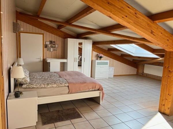 Immeuble avec restaurant, épicerie et chambres proche du lac 6