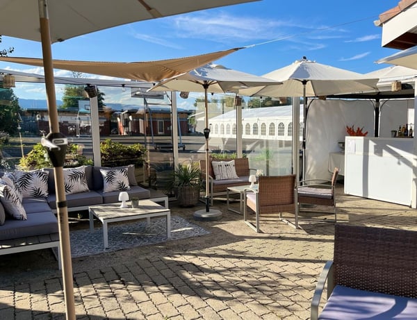 Immeuble avec restaurant, épicerie et chambres proche du lac 10