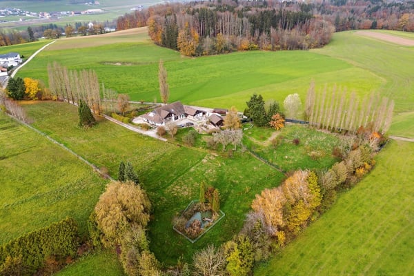 Ferme somptueusement rénovée avec piscine intérieure 2