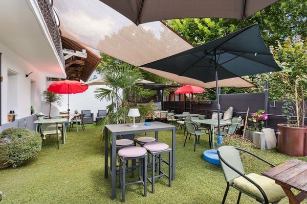 Immeuble mixte avec restaurant- Excellent potentiel de rendement 6