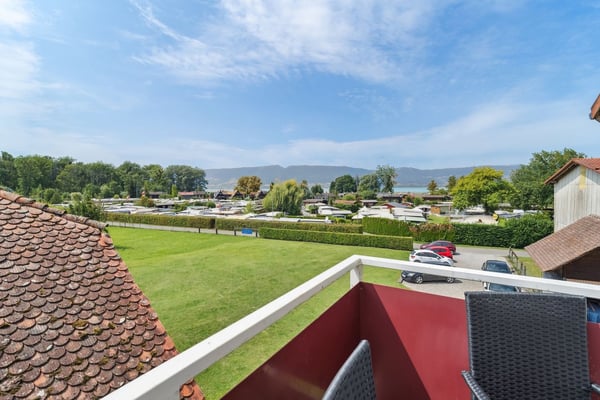 Charmant appartement de 5 pièces dans jolie PPE de 3 appartements 9