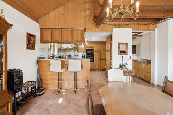 Charmant appartement de 5 pièces dans jolie PPE de 3 appartements 1