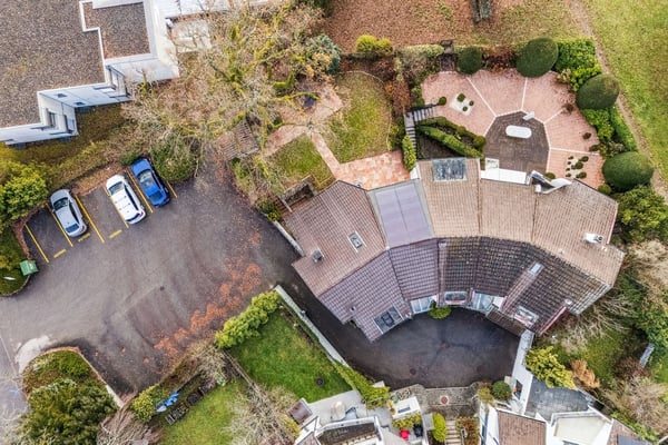 Superbe maison jumelée de 10 pièces avec appartement de rendement 9