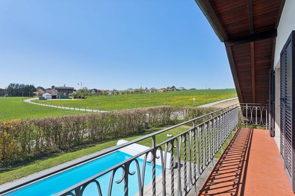 Confort et sérénité : maison familiale rénovée avec piscine et extérie 9