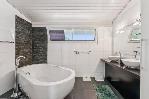 Magnifique maison avec appartement de rendement et piscine 11