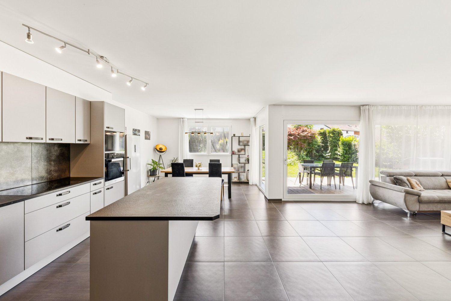 Immobilie in Rossens Fr - Appartement de 6.5 pièces au rez avec terrasse et jardin - Bild 5