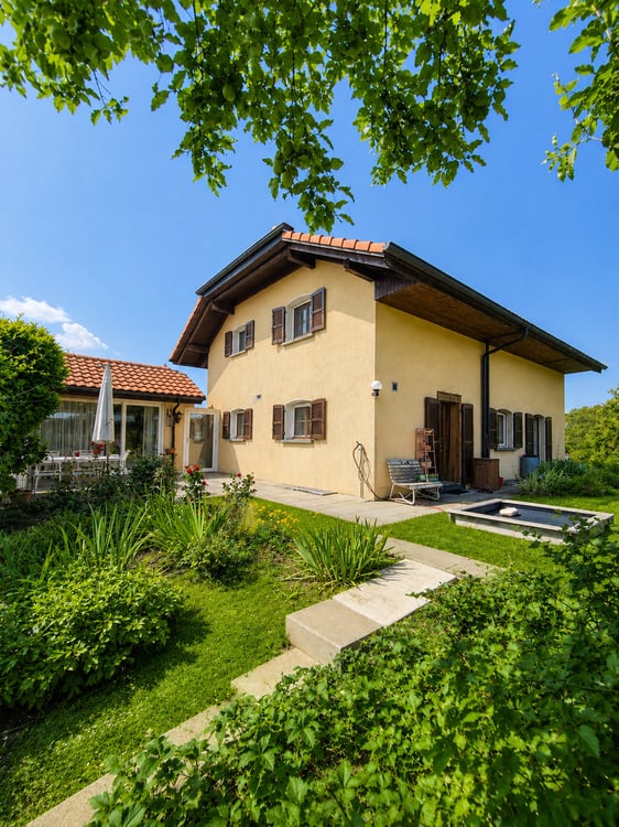 Maison familiale avec vaste jardin et potentiel d'aménagement 1