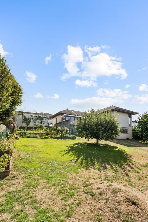 Belle maison de deux appartements avec jardin 1