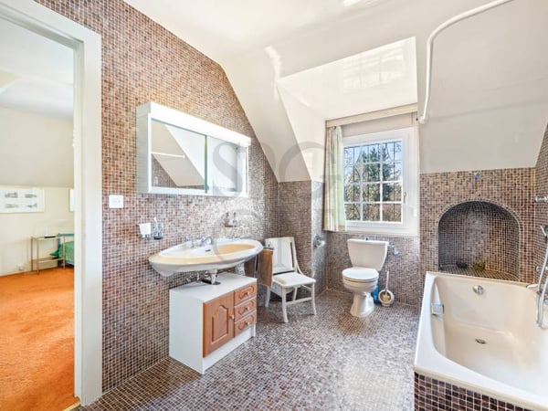 En exclusivité : élégante propriété de maître dans un havre de paix 11