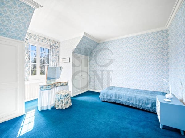 En exclusivité : élégante propriété de maître dans un havre de paix 10