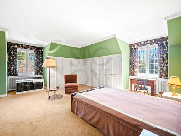 En exclusivité : élégante propriété de maître dans un havre de paix 8