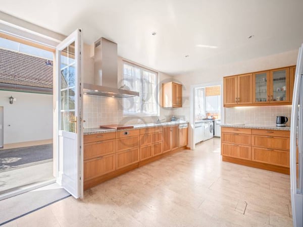 En exclusivité : élégante propriété de maître dans un havre de paix 7